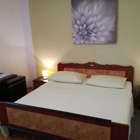 Ivica Apartment *